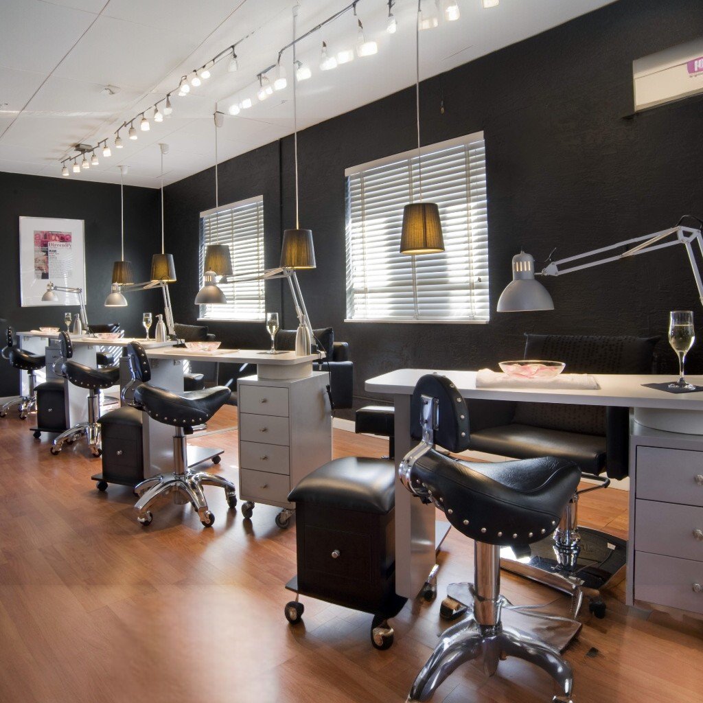 manicure-pedicure-station-with-massor-maroc (3)